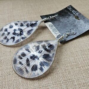 Carole Women Earrings Black/White Leaf Drop Down Ear Fashion Jewelry New